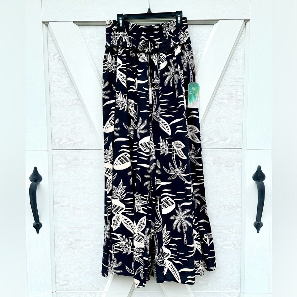 True Destinations Black Palms Pants